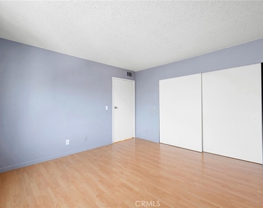 412 Ivy Street - Photo Thumbnail 17