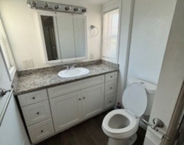 345 E College Street - Photo Thumbnail 6