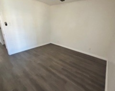 345 E College Street - Photo Thumbnail 17