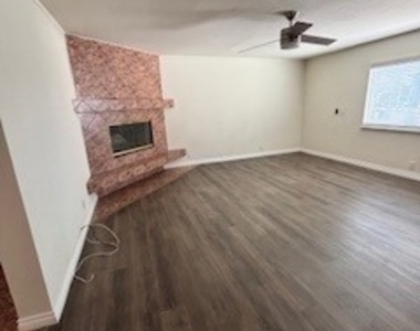 345 E College Street - Photo Thumbnail 4