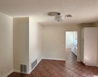 345 E College Street - Photo Thumbnail 5