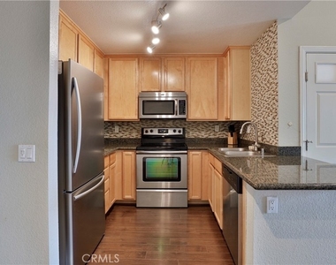 2320 Del Mar Way - Photo Thumbnail 8