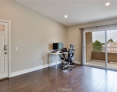 2320 Del Mar Way - Photo Thumbnail 5