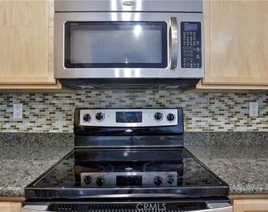 2320 Del Mar Way - Photo Thumbnail 9