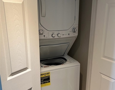 2320 Del Mar Way - Photo Thumbnail 15