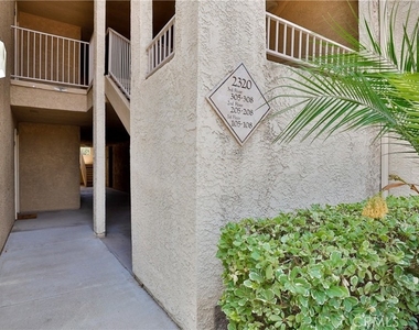2320 Del Mar Way - Photo Thumbnail 2