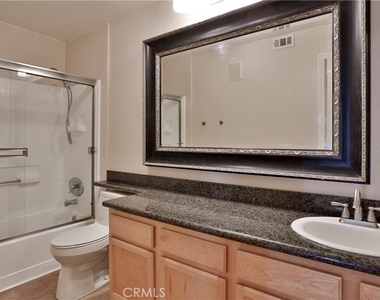 2320 Del Mar Way - Photo Thumbnail 11