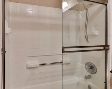 2320 Del Mar Way - Photo Thumbnail 12