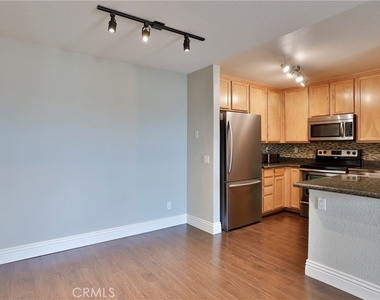 2320 Del Mar Way - Photo Thumbnail 7