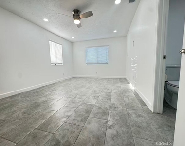 3233 E Cameron Avenue - Photo Thumbnail 9