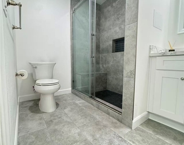 3233 E Cameron Avenue - Photo Thumbnail 14