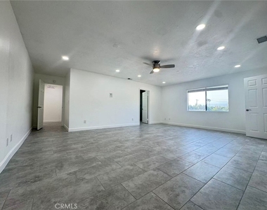3233 E Cameron Avenue - Photo Thumbnail 5