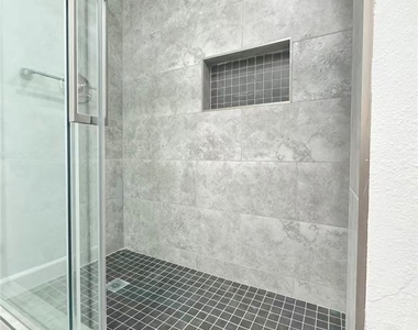 3233 E Cameron Avenue - Photo Thumbnail 7