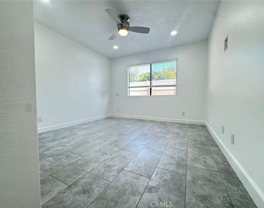 3233 E Cameron Avenue - Photo Thumbnail 10
