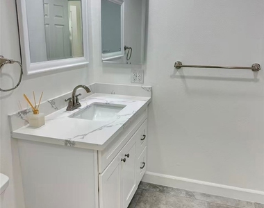 3233 E Cameron Avenue - Photo Thumbnail 13