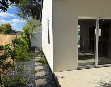 1072 N Vinedo Avenue - Photo Thumbnail 16