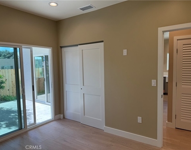 1072 N Vinedo Avenue - Photo Thumbnail 14