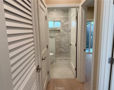 1072 N Vinedo Avenue - Photo Thumbnail 7