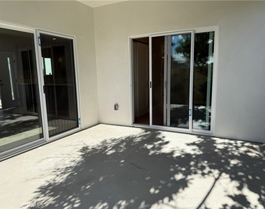 1072 N Vinedo Avenue - Photo Thumbnail 15
