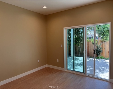 1072 N Vinedo Avenue - Photo Thumbnail 13