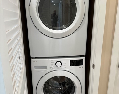 1072 N Vinedo Avenue - Photo Thumbnail 8