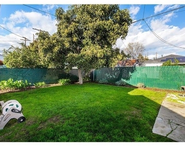 2530 S Bentley Avenue - Photo Thumbnail 22