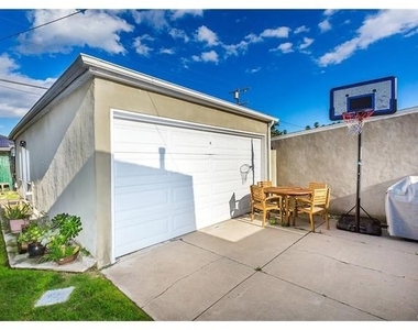 2530 S Bentley Avenue - Photo Thumbnail 21