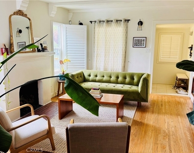 2530 S Bentley Avenue - Photo Thumbnail 6