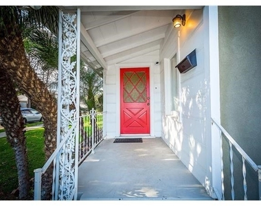 2530 S Bentley Avenue - Photo Thumbnail 1
