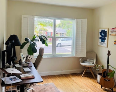2530 S Bentley Avenue - Photo Thumbnail 18
