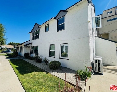 4441 Tujunga Avenue - Photo Thumbnail 26