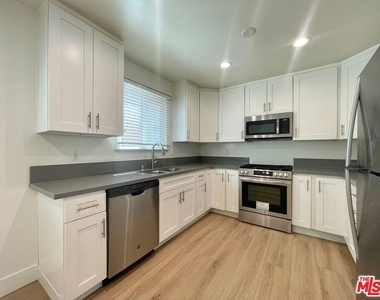 4441 Tujunga Avenue - Photo Thumbnail 10