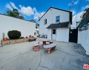 4441 Tujunga Avenue - Photo Thumbnail 29