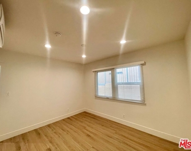 4441 Tujunga Avenue - Photo Thumbnail 23