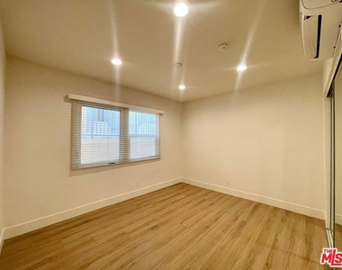 4441 Tujunga Avenue - Photo Thumbnail 21