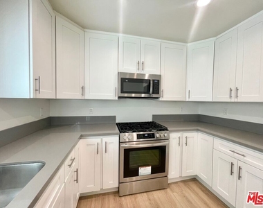 4441 Tujunga Avenue - Photo Thumbnail 11