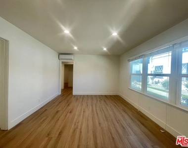 4441 Tujunga Avenue - Photo Thumbnail 6
