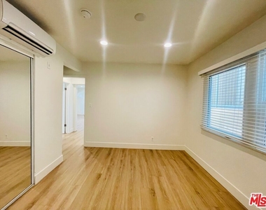 4441 Tujunga Avenue - Photo Thumbnail 24