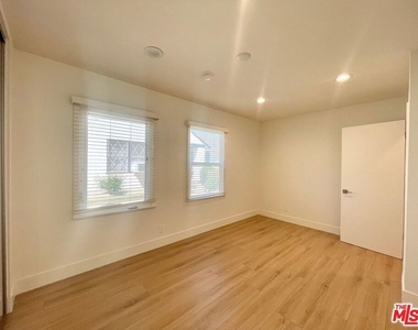 4441 Tujunga Avenue - Photo Thumbnail 17