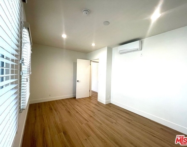 4441 Tujunga Avenue - Photo Thumbnail 18