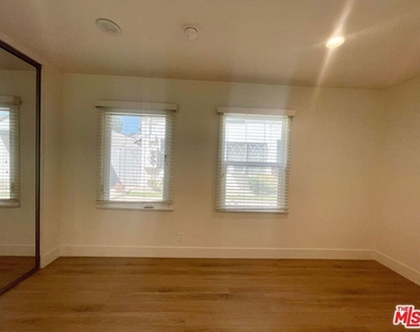 4441 Tujunga Avenue - Photo Thumbnail 16