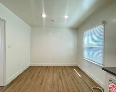 4441 Tujunga Avenue - Photo Thumbnail 14