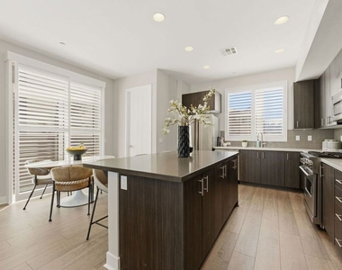 2753 Waverly Drive - Photo Thumbnail 4