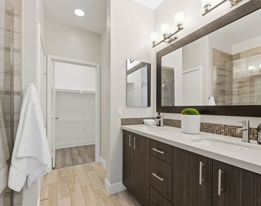 2753 Waverly Drive - Photo Thumbnail 13