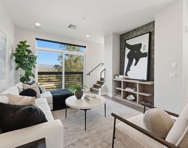 2753 Waverly Drive - Photo Thumbnail 9