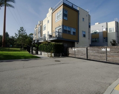 2753 Waverly Drive - Photo Thumbnail 22