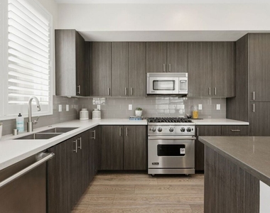 2753 Waverly Drive - Photo Thumbnail 5