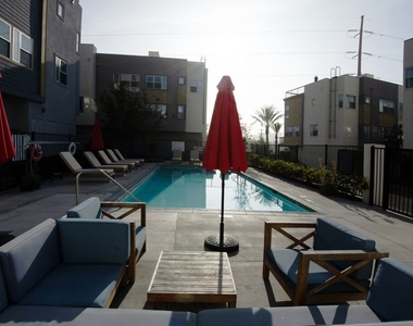 2753 Waverly Drive - Photo Thumbnail 20