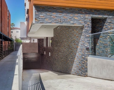 1217 Horn Avenue - Photo Thumbnail 33