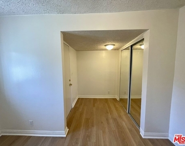 3421 Walton Avenue - Photo Thumbnail 14